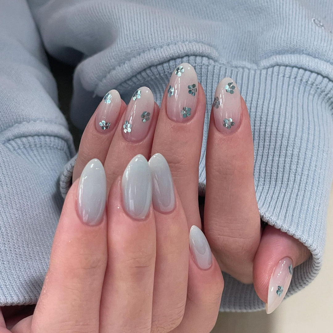 Artificial Nails with Elegant Blue Accents Kalsten