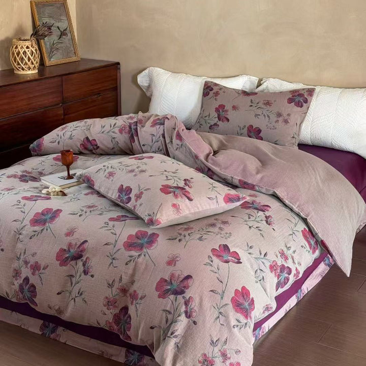 Reversible bedding set made of cotton-linen with delicate floral print and quilted blanket