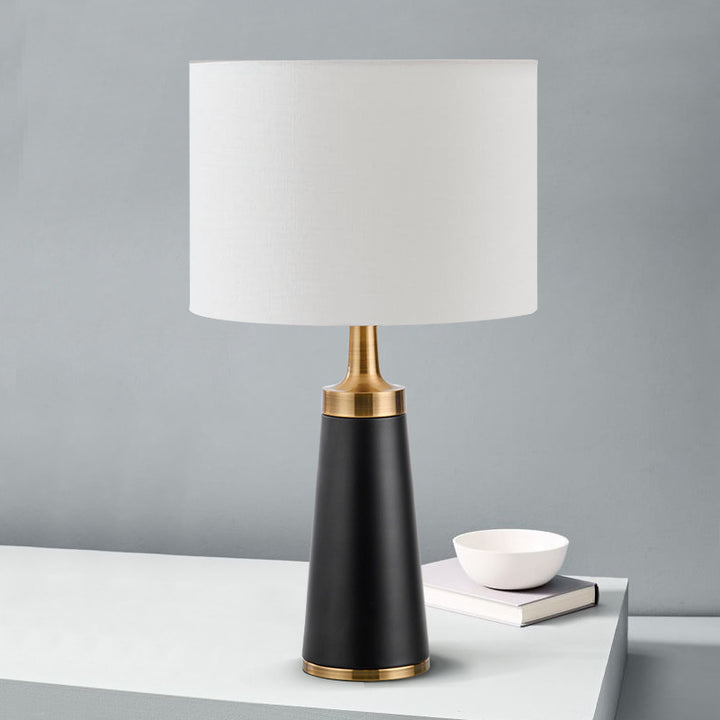 Elegant Modern Table Lamp with Geometric Base