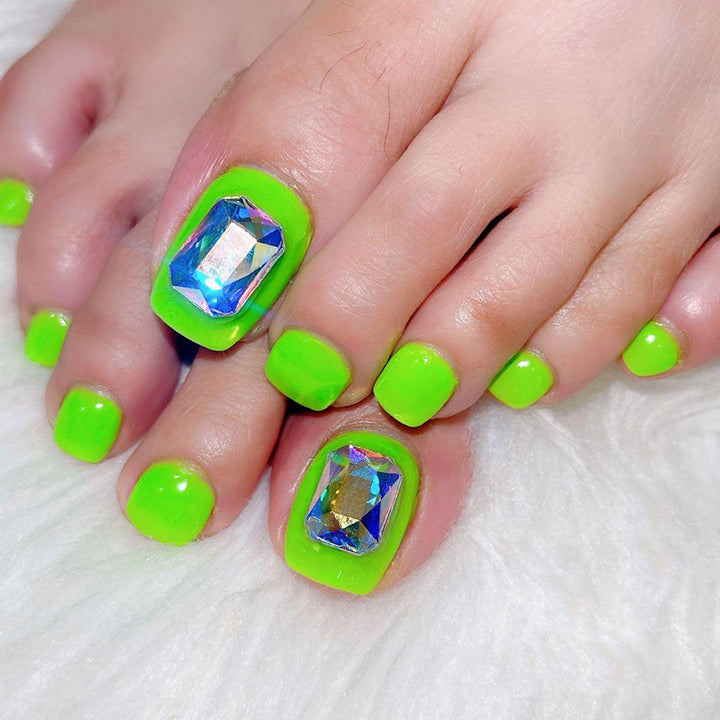 Nail art with glamorous rhinestone accents Kalsten