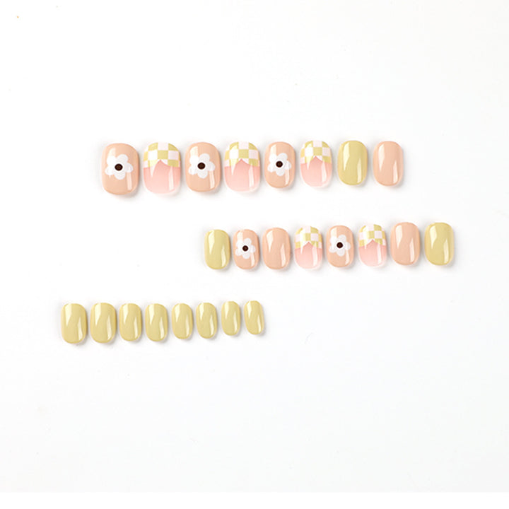 Artful nail art in modern design Kalsten