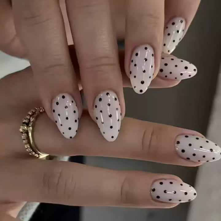 Nail art set with stylish polka dot design Kalsten