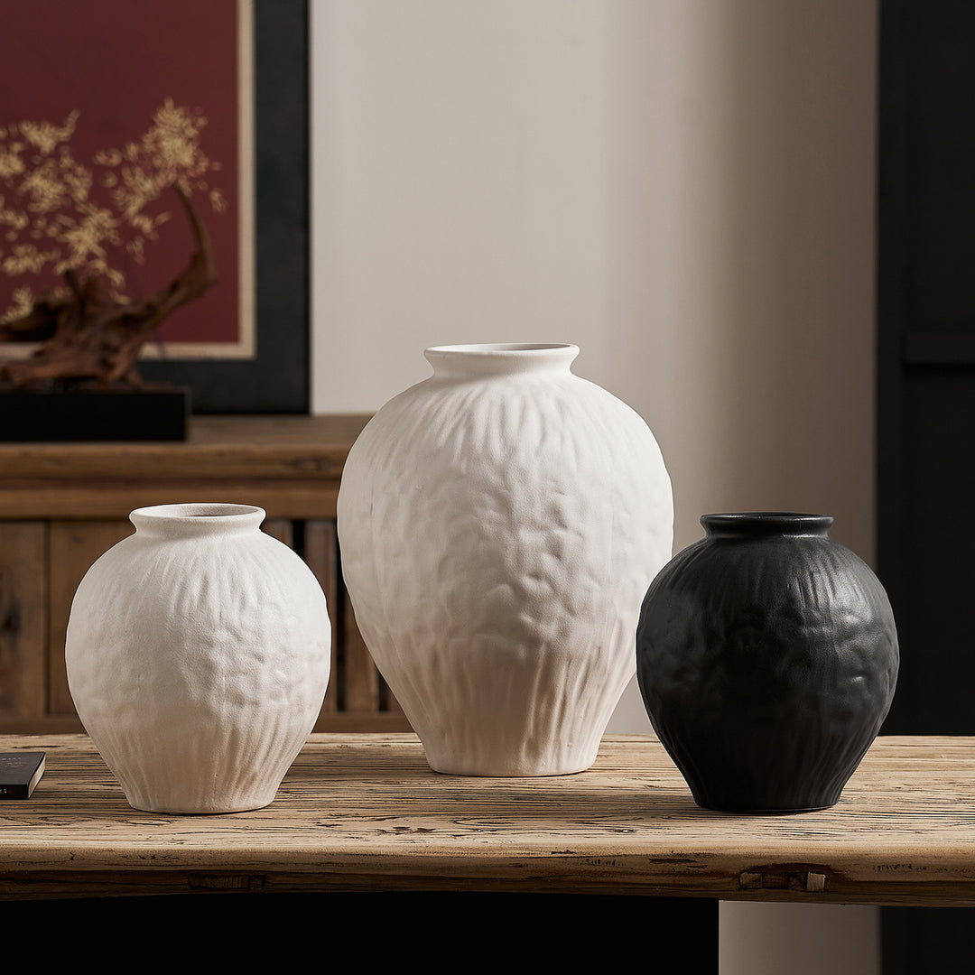 Elegant ceramic vase with texture Kalsten