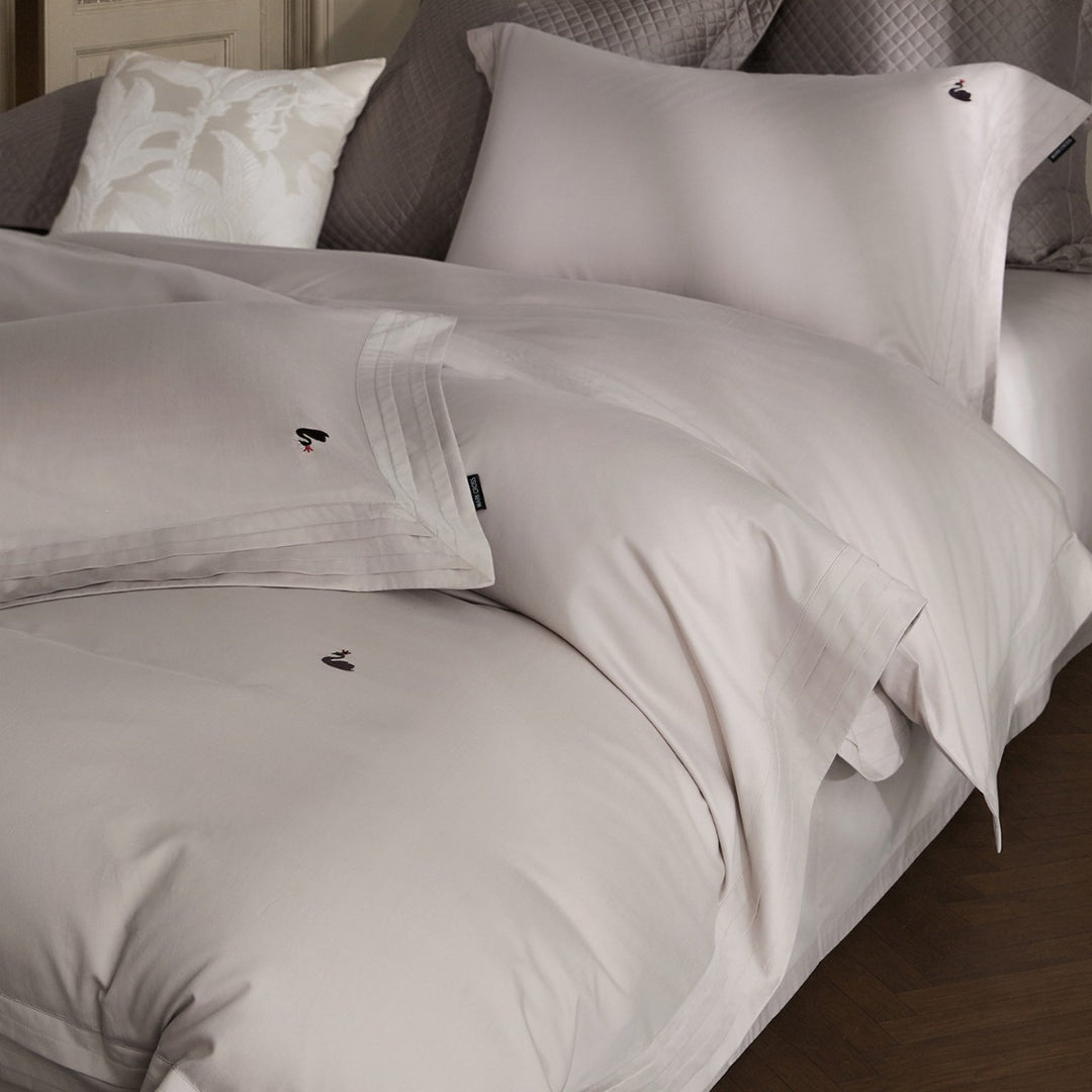 Fine-made duvet cover set made of Mako cotton with subtle monogram embroidery & pleated border