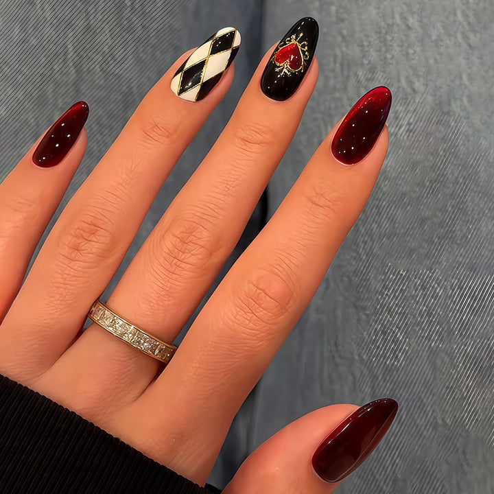 Artificial nail set with glamorous designs and elegant motifs Kalsten