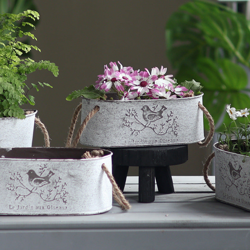 Decorative storage basket made of metal with natural design Kalsten