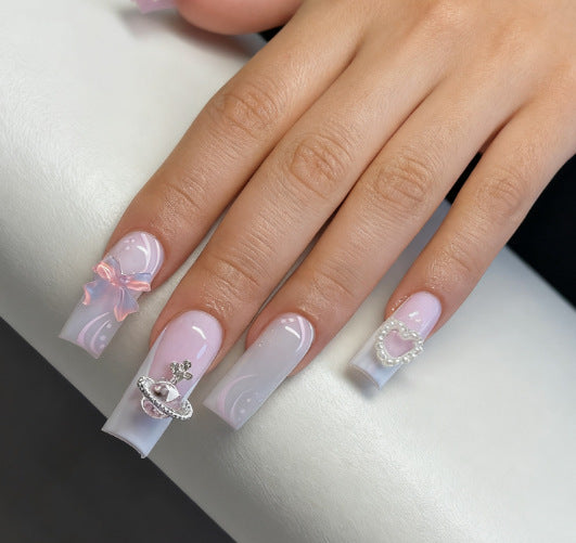 Artificial nails with delicate embellishments Kalsten