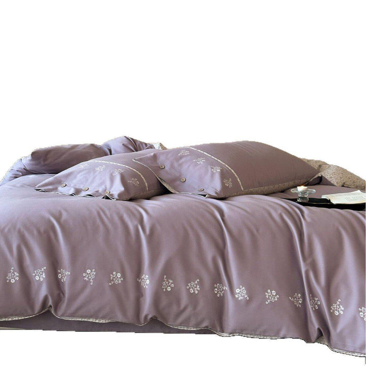 Duvet cover set with fine leaf embroidery and extra soft Mako satin