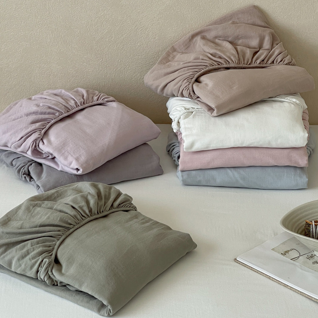 Romantic ruffled bedding set with pillowcases and fitted sheets