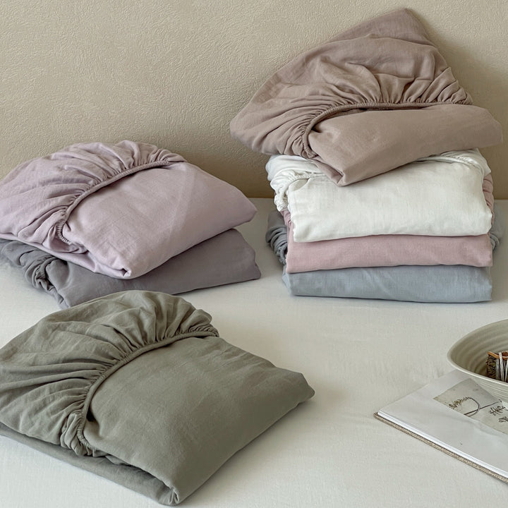 Romantic ruffled bedding set with pillowcases and fitted sheets
