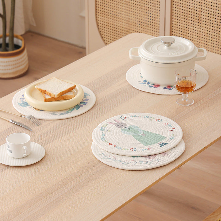 Round placemat made of woven cotton with a cute rhinoceros illustration and floral wreath Kalsten