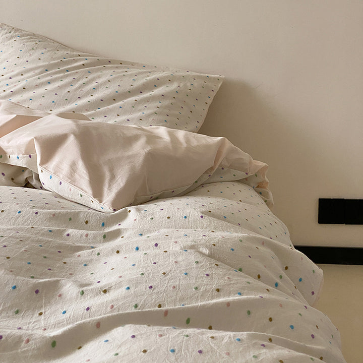 Breathable cotton percale bedding set with pastel dot pattern