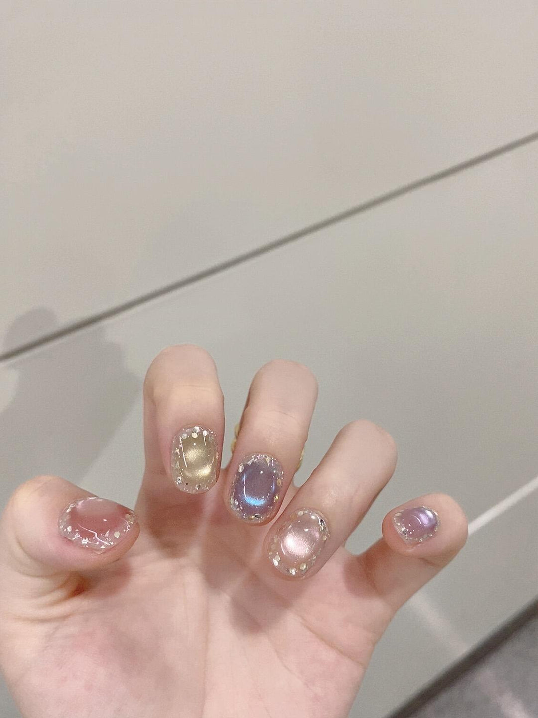 Artificial acrylic nails with shimmering effects and elegant glitter accents Kalsten
