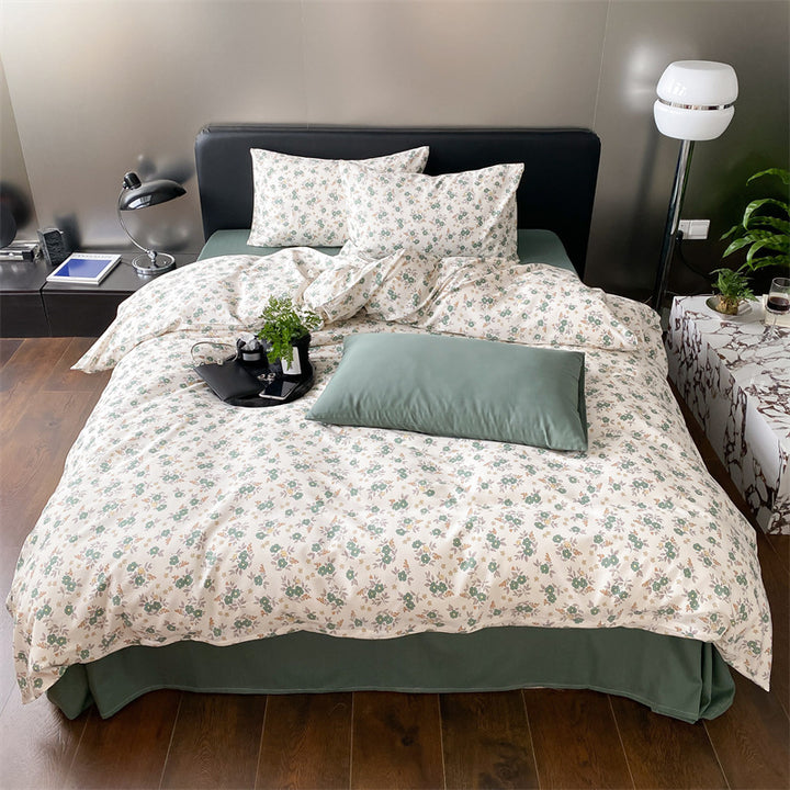 Reversible duvet cover set made of cotton percale with delicate wildflower design and pillowcases