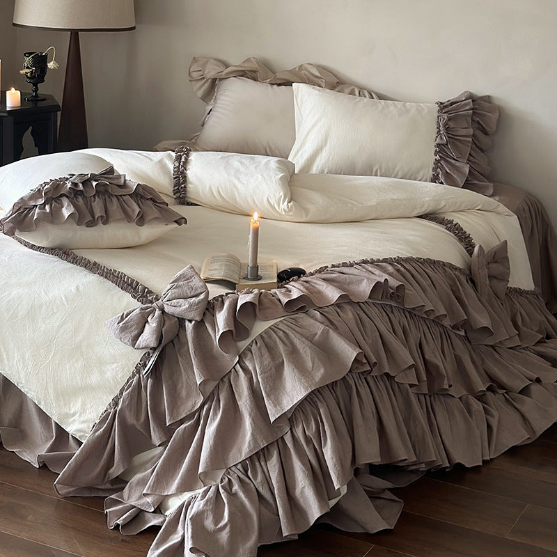 Romantic bedding set with layered ruffles and linen look