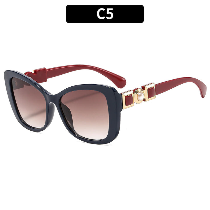 Elegant Cat-Eye Sunglasses with Decorative Accent