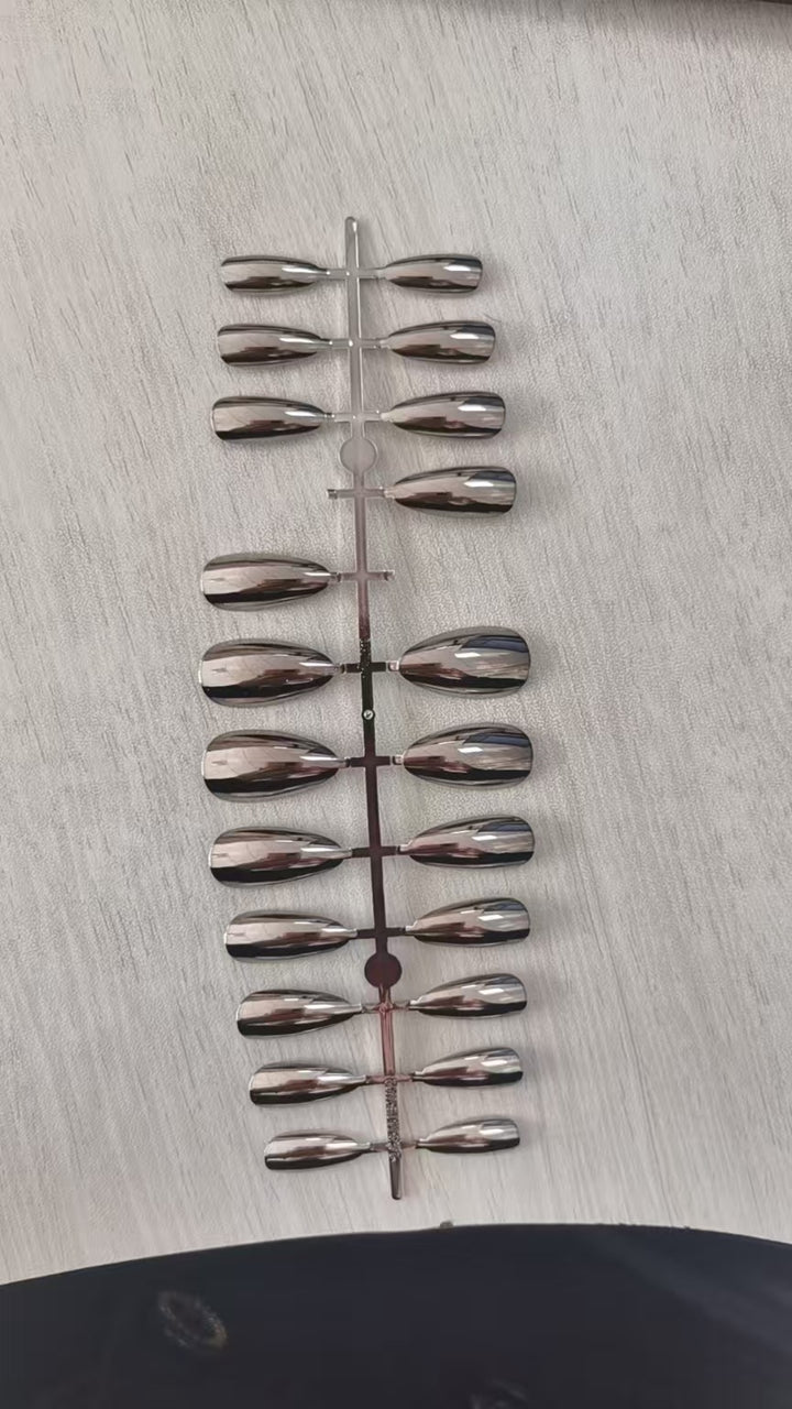Elegant Mirror Finish Press-On Nail Set Kalsten
