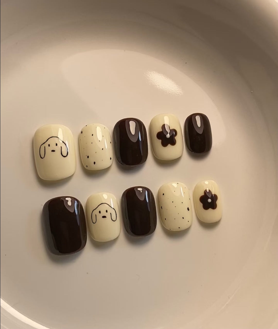 Artistic Press-On Nail Art Set with Star and Grid Designs