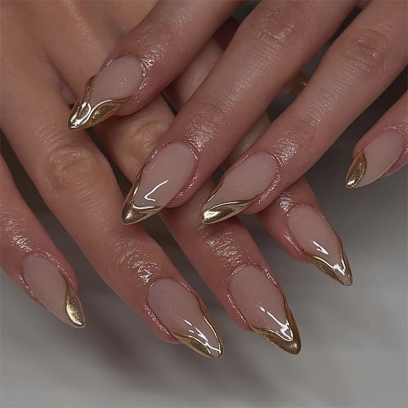 Elegant nail art in maritime design with glitter and 3D accents Kalsten