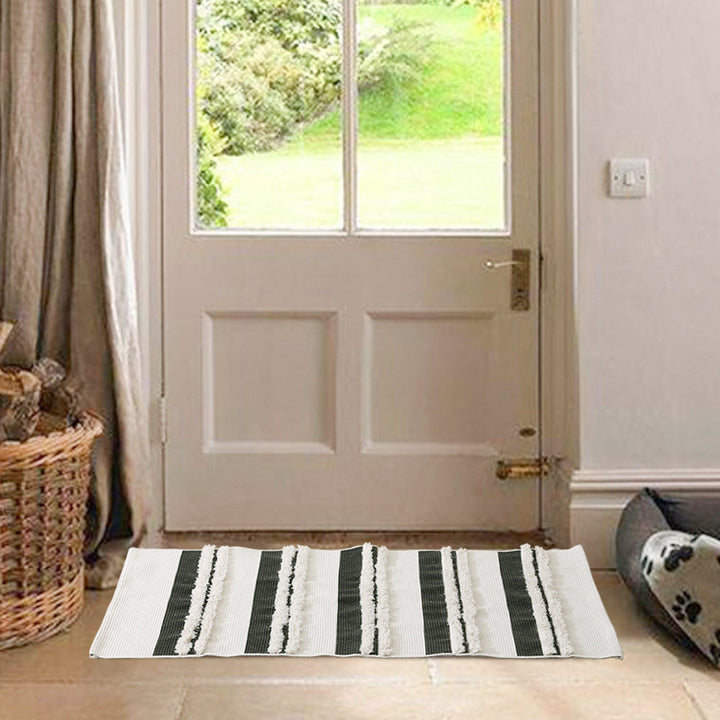 Cotton bath mat with textured stripes and fringes Kalsten
