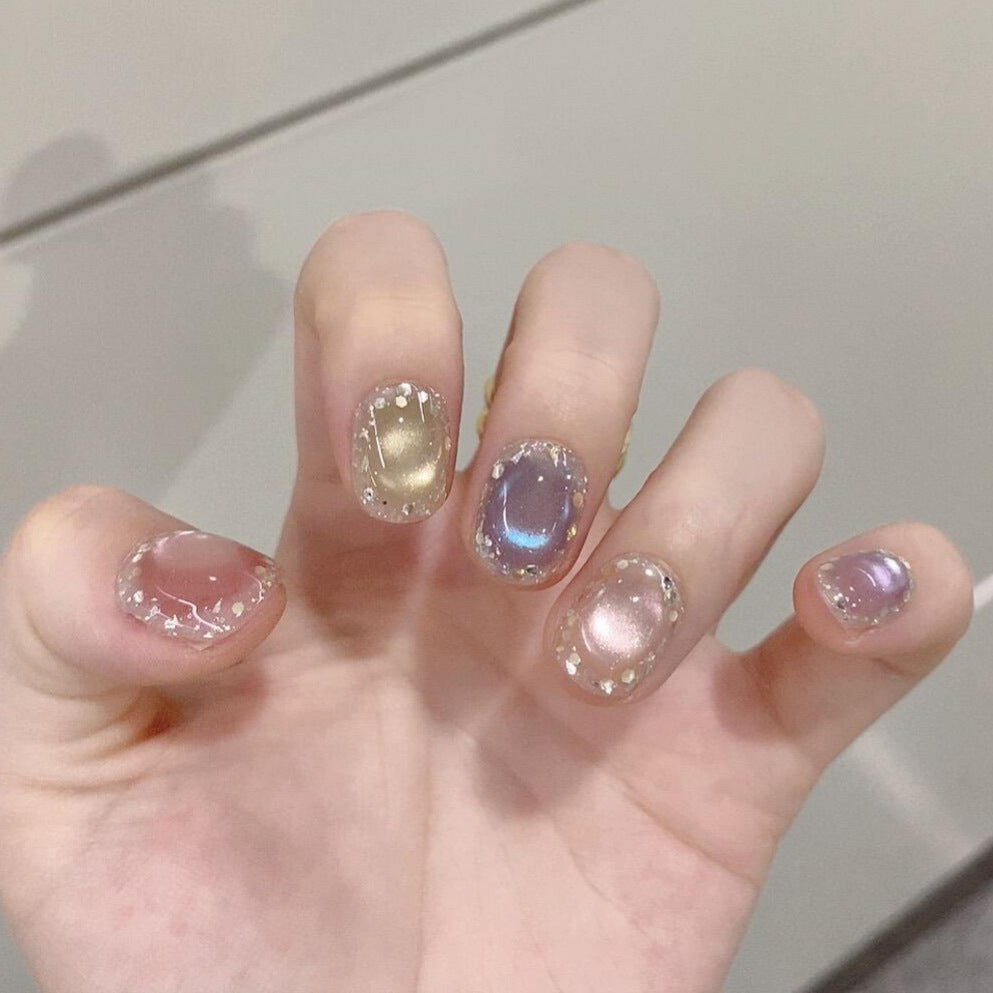 Artificial acrylic nails with shimmering effects and elegant glitter accents Kalsten
