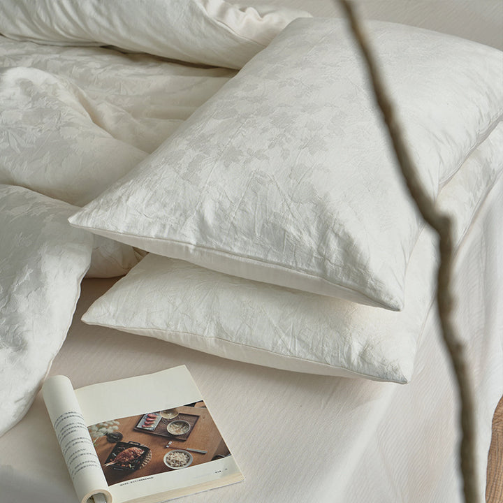 Bedding set made of cotton jacquard with fine quilting and reversible function