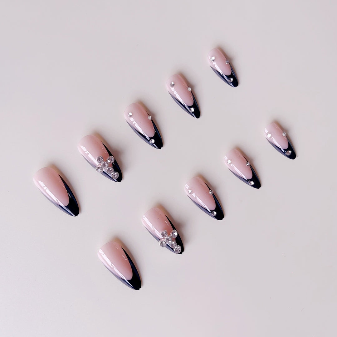 Artificial nail set with luxurious French design and radiant accents Kalsten