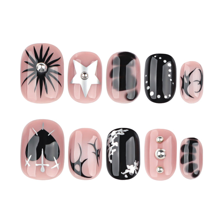 Artful nail design with elegant black and white design Kalsten
