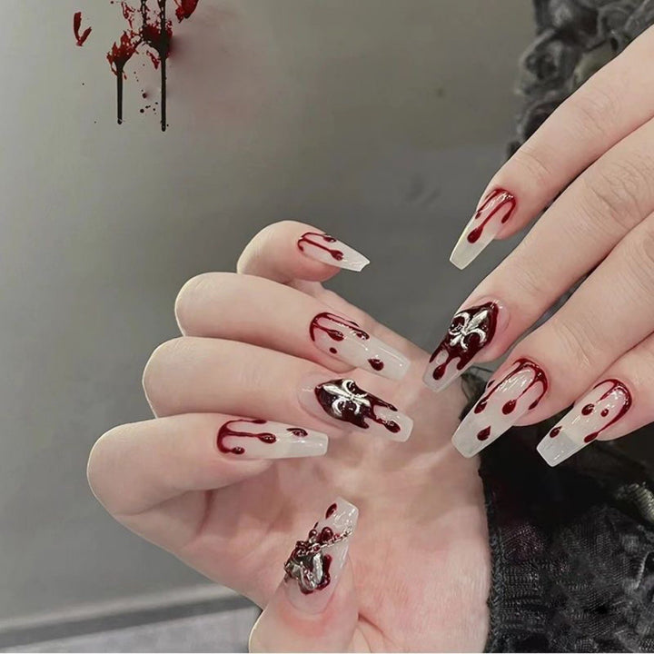 Holiday-Themed Press-On Nail Art Kalsten