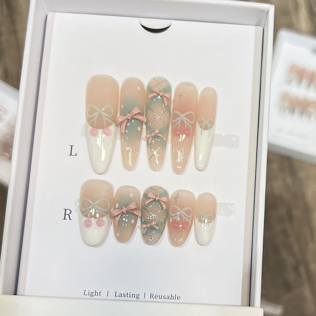 Elaborate Decorative Press-On Nail Art Set Kalsten
