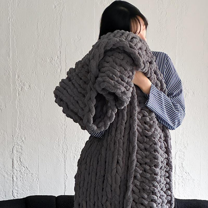 Oversized Hand-Knitted Chunky Knit Throw Blanket made of Chenille