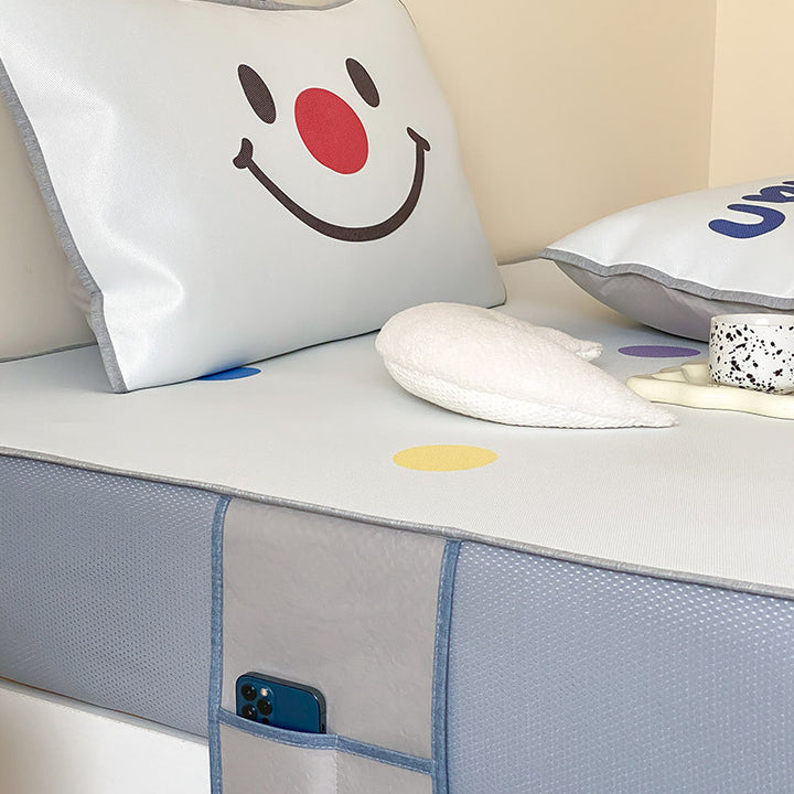 Waterproof children's mattress cover with non-slip fitted sheet & cute cartoon animal designs