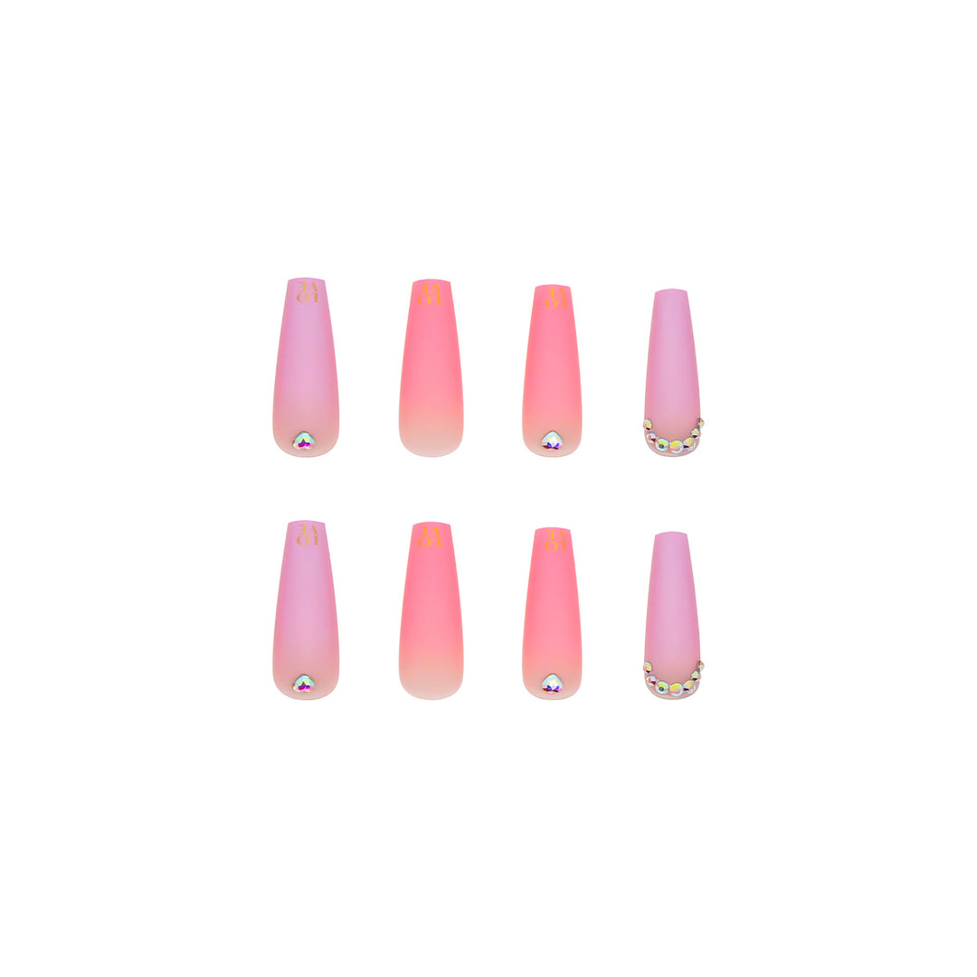 Nail set with enchanting heart details Kalsten