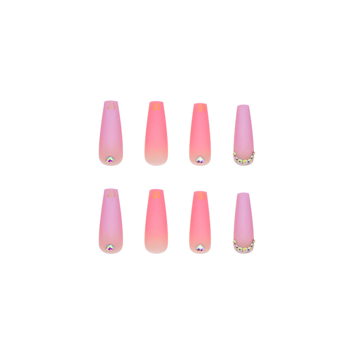 Nail set with enchanting heart details Kalsten