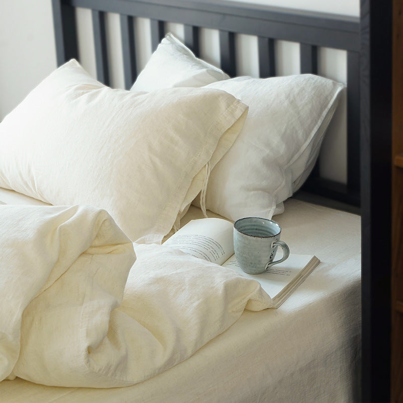 Bedding set made of washed linen-cotton blend with breathable fitted sheet