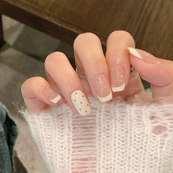 Artificial nails with sparkling rhinestone decorations Kalsten