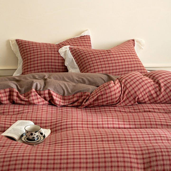 Flannel bedding set with check pattern, reversible duvet cover and lace trim