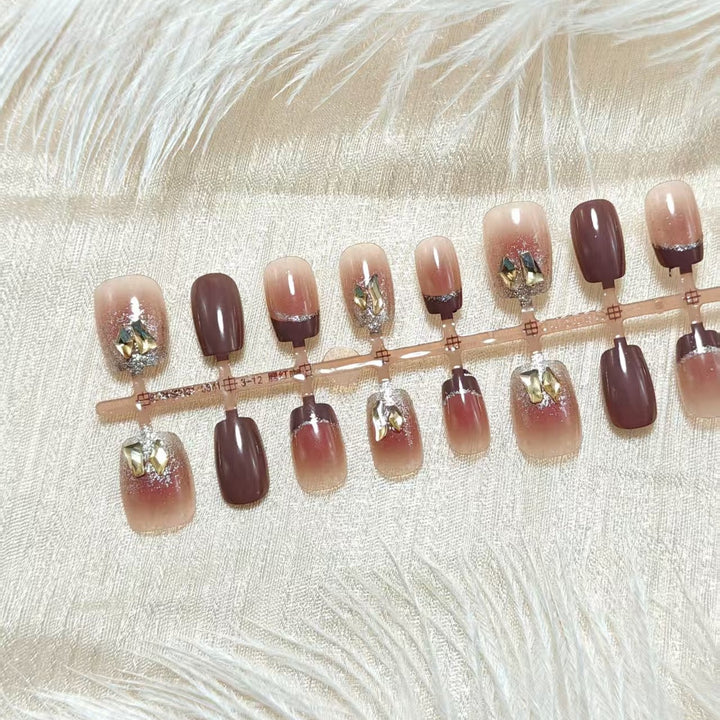 Artificial nails with glamorous swirls Kalsten
