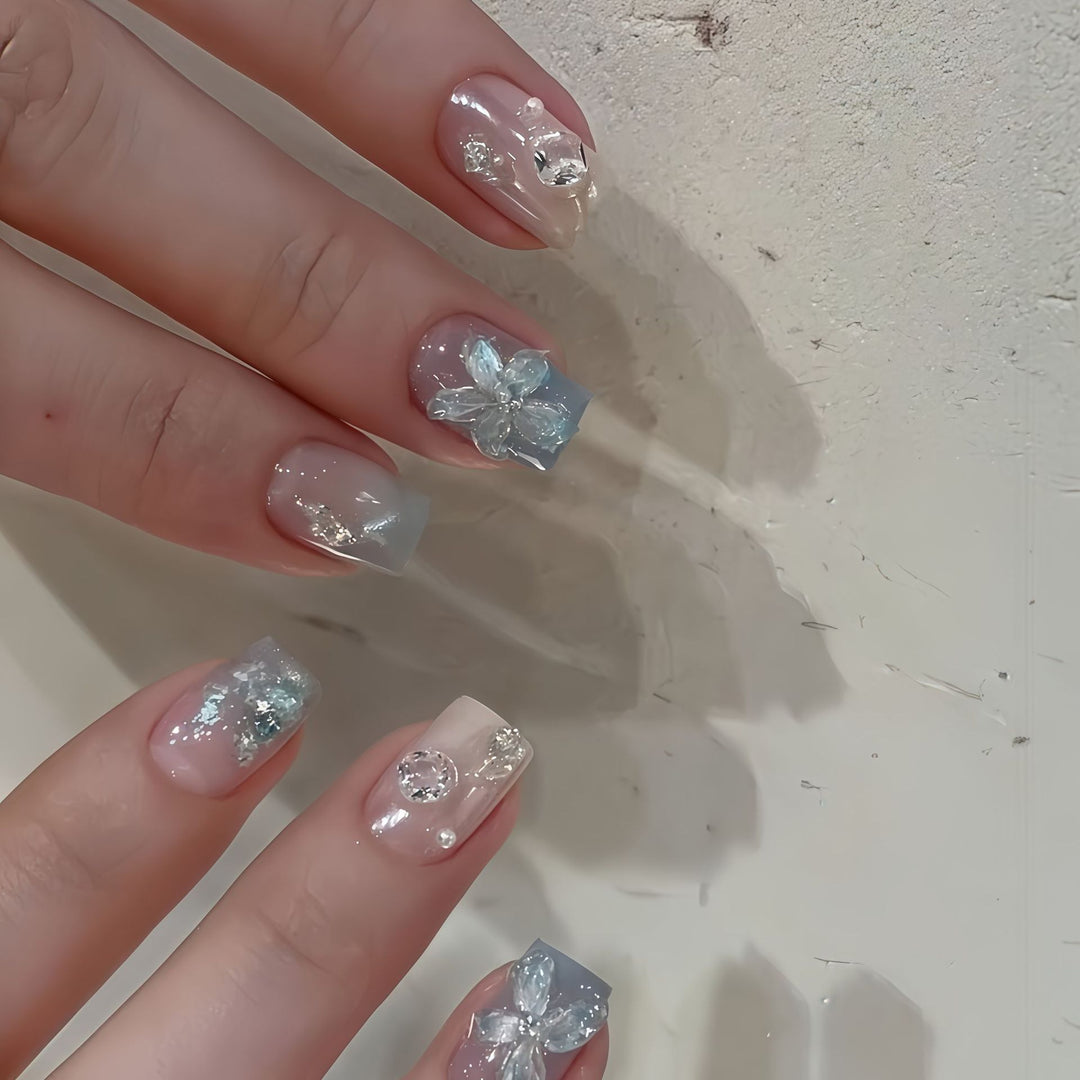 Art nails with floral accents Kalsten