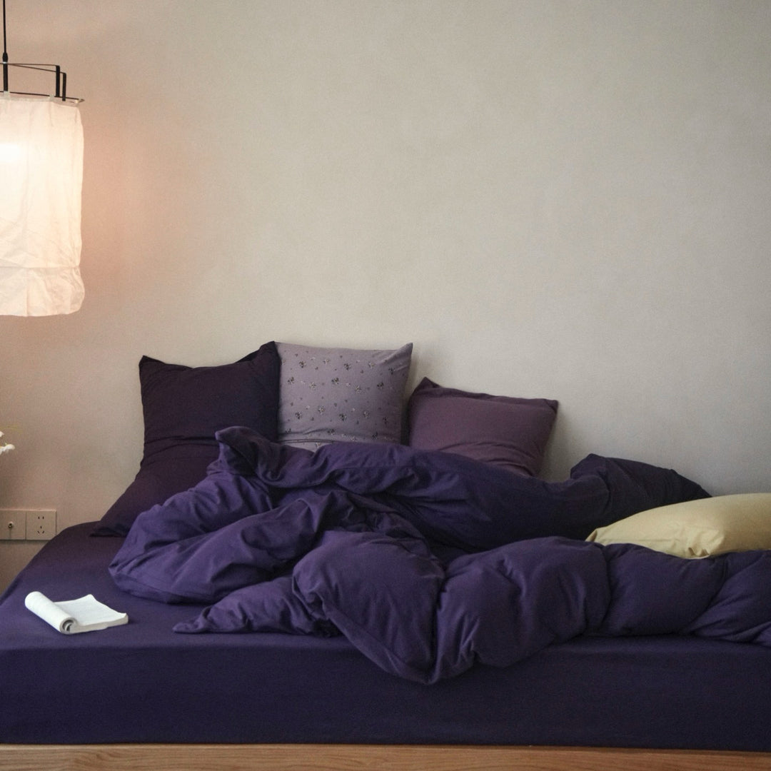 Satin bedding set in luxurious silk look