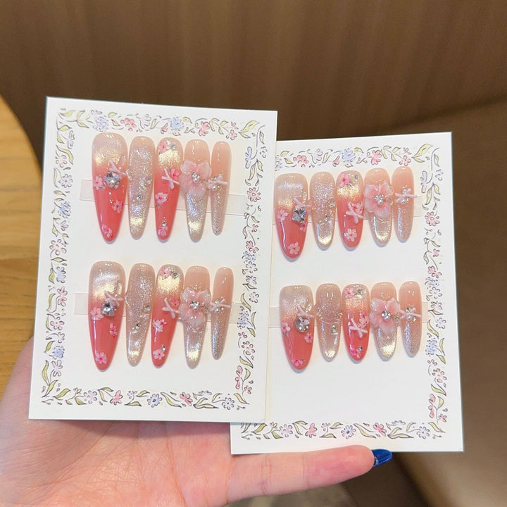 Artificial nails with floral embellishments and glitter effects Kalsten