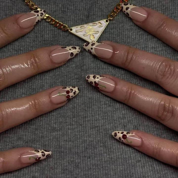 Glamorous artificial nails in leopard look Kalsten
