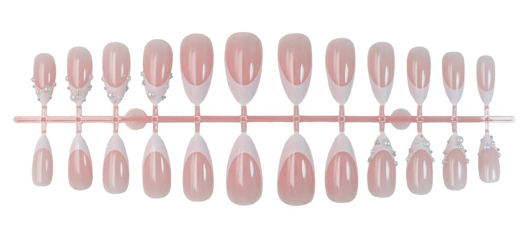 Artificial nail set with elegant pearl and lace embellishments Kalsten