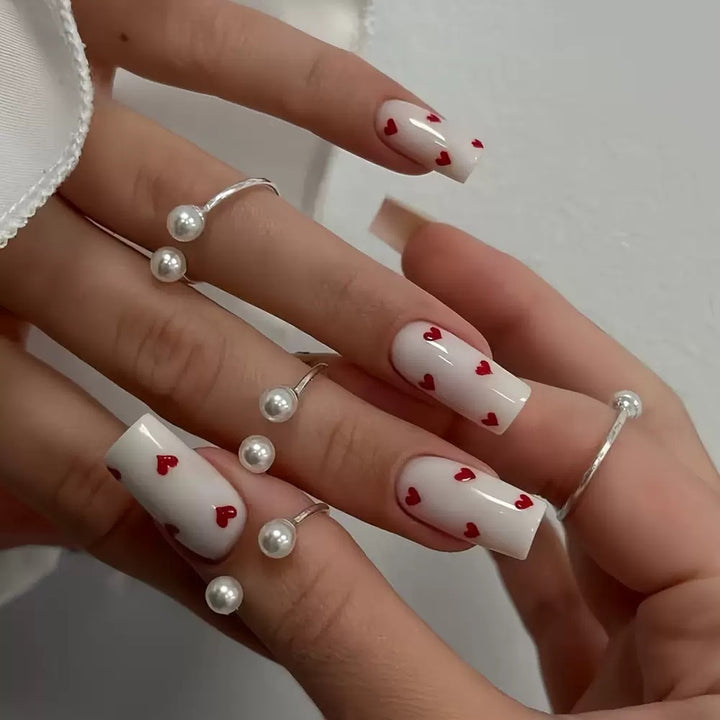 Art nail set with romantic heart design and shiny finish Kalsten