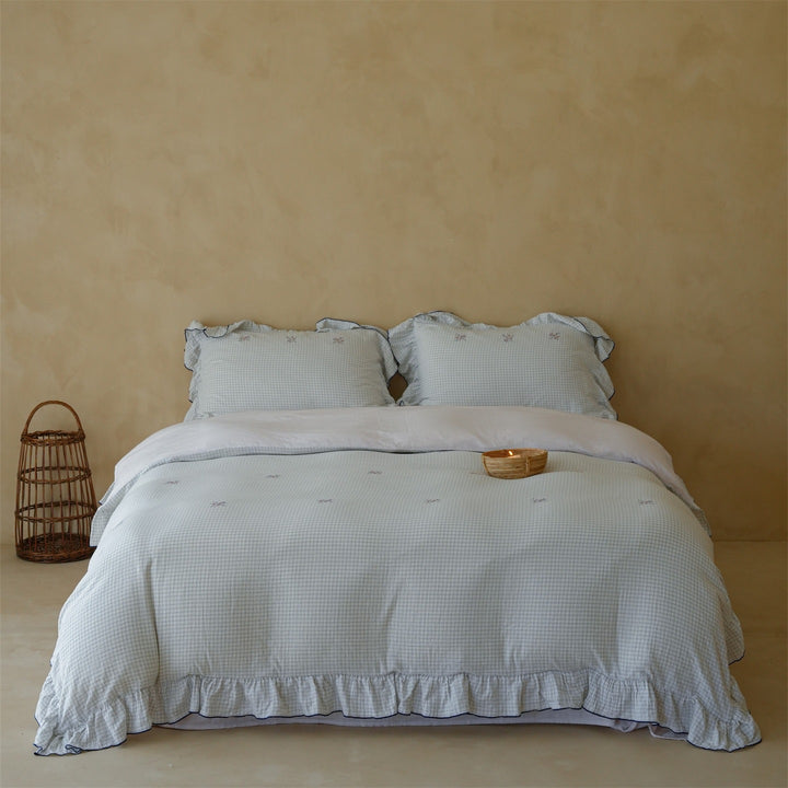 Quilted bedding set made of cotton blend with gingham check and delicate floral embroidery