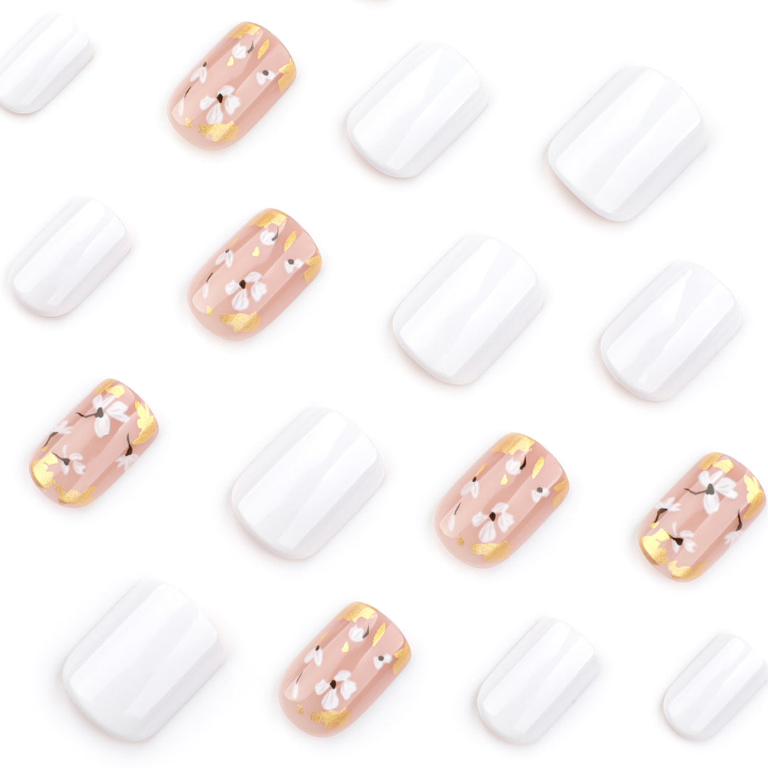 Artificial nail art with delicate flowers and glitter accents Kalsten