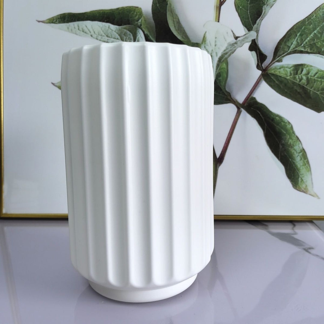 Decorative Vertical Ribbed Vase Kalsten