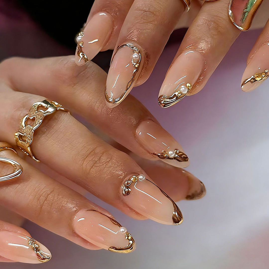 Elegant artificial nails with golden accents Kalsten