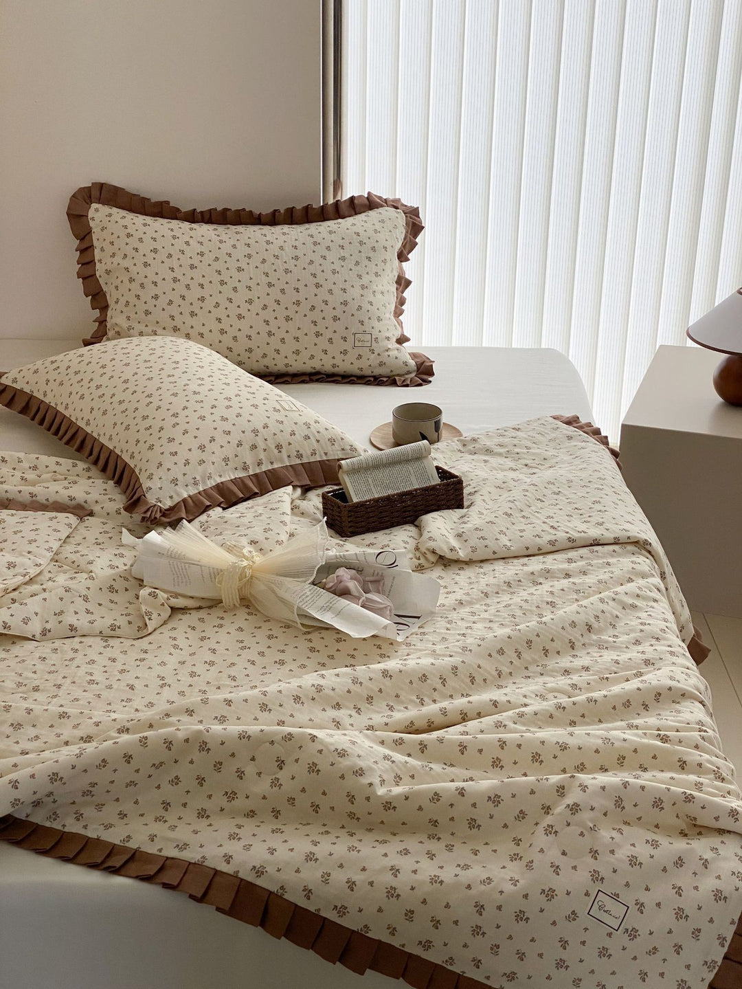 Bedding set made of cotton percale with gathered frill edge and fine floral print