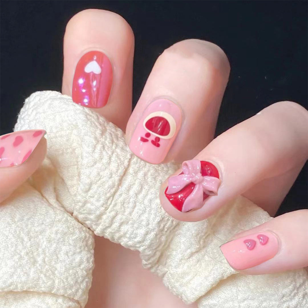 Artful nail extensions with an elegant leaf pattern Kalsten